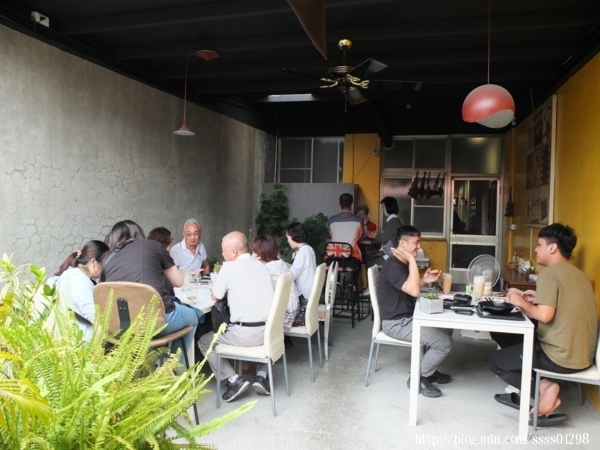 食記【川聚 CHUAN JU 咖啡館】六龜山城裡的美食亮點!義大利麵、咖哩飯、火鍋、咖啡、飲品 饕客激賞!