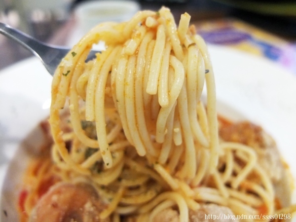 食記【川聚 CHUAN JU 咖啡館】六龜山城裡的美食亮點!義大利麵、咖哩飯、火鍋、咖啡、飲品 饕客激賞!