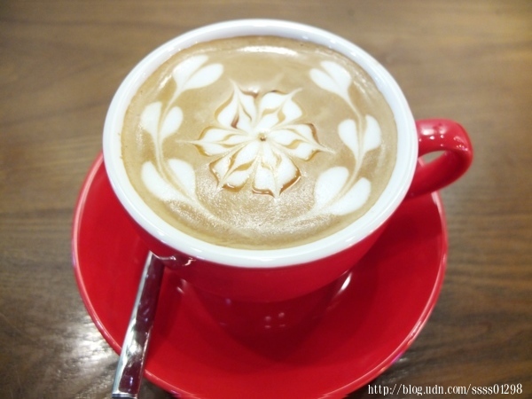 食記【川聚 CHUAN JU 咖啡館】六龜山城裡的美食亮點!義大利麵、咖哩飯、火鍋、咖啡、飲品 饕客激賞!