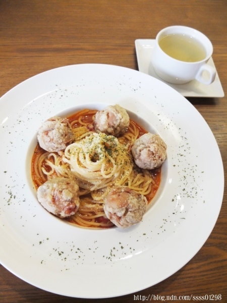 食記【川聚 CHUAN JU 咖啡館】六龜山城裡的美食亮點!義大利麵、咖哩飯、火鍋、咖啡、飲品 饕客激賞!