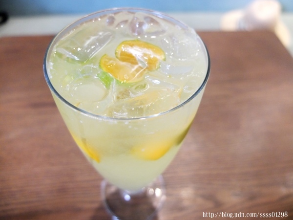 食記【川聚 CHUAN JU 咖啡館】六龜山城裡的美食亮點!義大利麵、咖哩飯、火鍋、咖啡、飲品 饕客激賞!