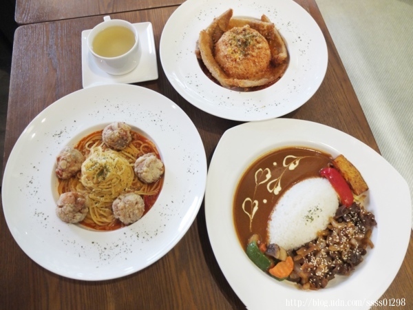 食記【川聚 CHUAN JU 咖啡館】六龜山城裡的美食亮點!義大利麵、咖哩飯、火鍋、咖啡、飲品 饕客激賞!