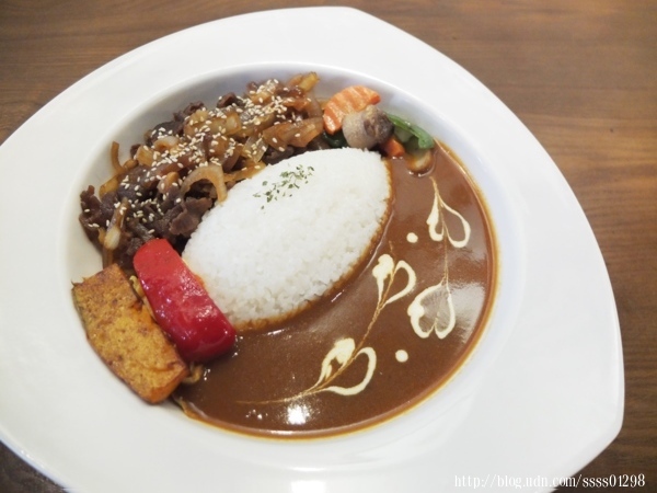 食記【川聚 CHUAN JU 咖啡館】六龜山城裡的美食亮點!義大利麵、咖哩飯、火鍋、咖啡、飲品 饕客激賞!