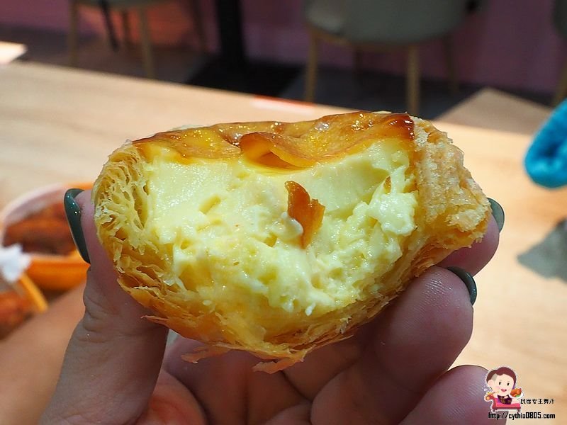 下午茶,中壢捷運,中壢火車站美食,中壢炸雞,中壢美食,中壢蛋塔,中壢蛋撻,桃園捷運,烤雞腿,遊戲室,香雞城 @民宿女王芽月-美食.旅遊.全台趴趴走