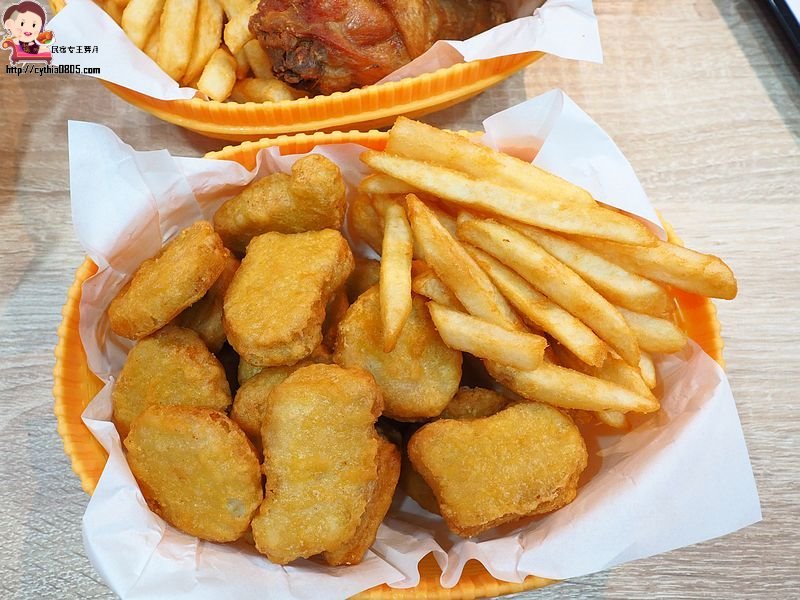 下午茶,中壢捷運,中壢火車站美食,中壢炸雞,中壢美食,中壢蛋塔,中壢蛋撻,桃園捷運,烤雞腿,遊戲室,香雞城 @民宿女王芽月-美食.旅遊.全台趴趴走