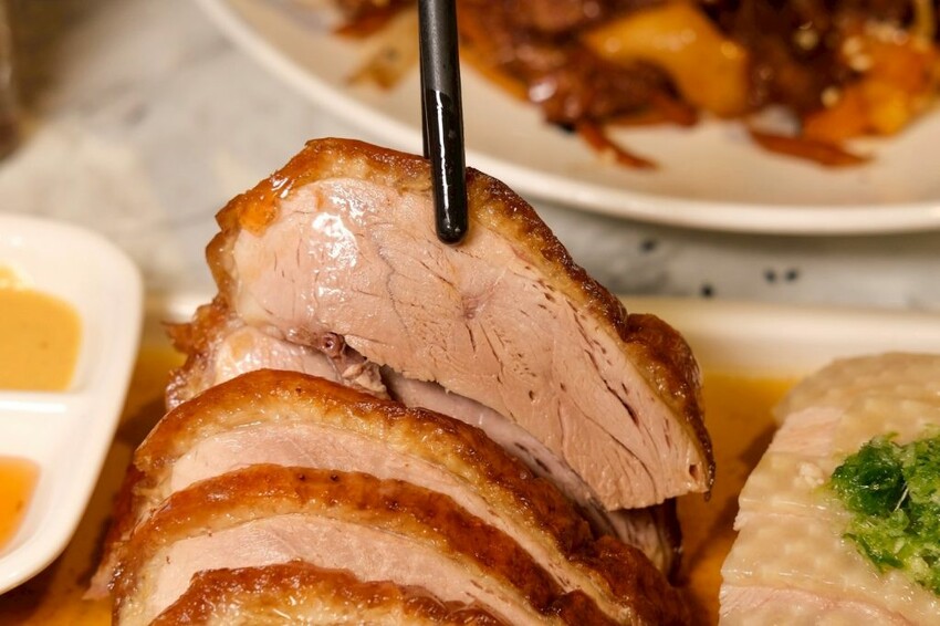 荷李活茶街 HOLLYWOOD STREET｜台北東區排隊創意港式料理，在Threads上爆紅的珍珠漏奶華! - 肉依小姐吃什麼