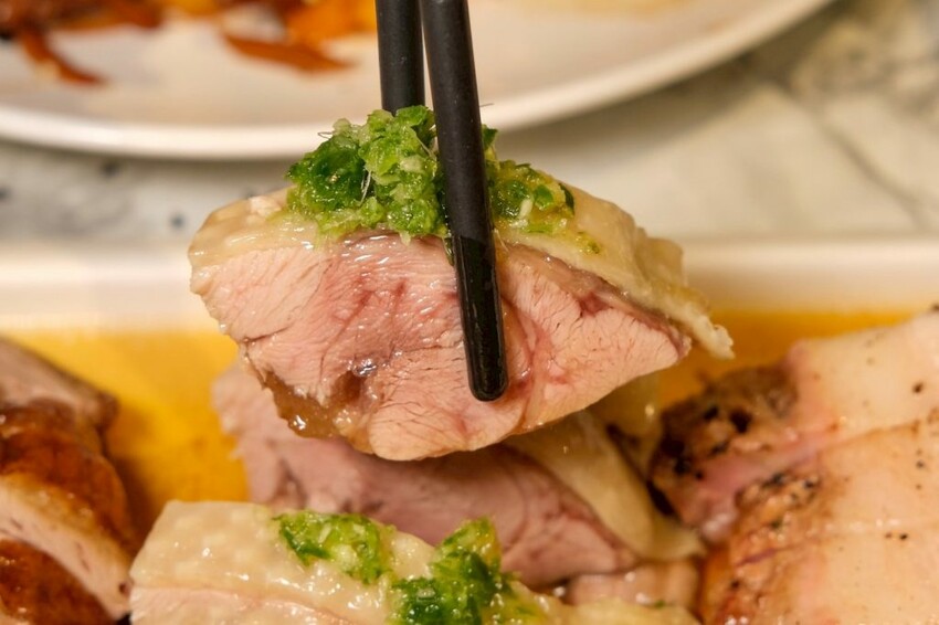 荷李活茶街 HOLLYWOOD STREET｜台北東區排隊創意港式料理，在Threads上爆紅的珍珠漏奶華! - 肉依小姐吃什麼