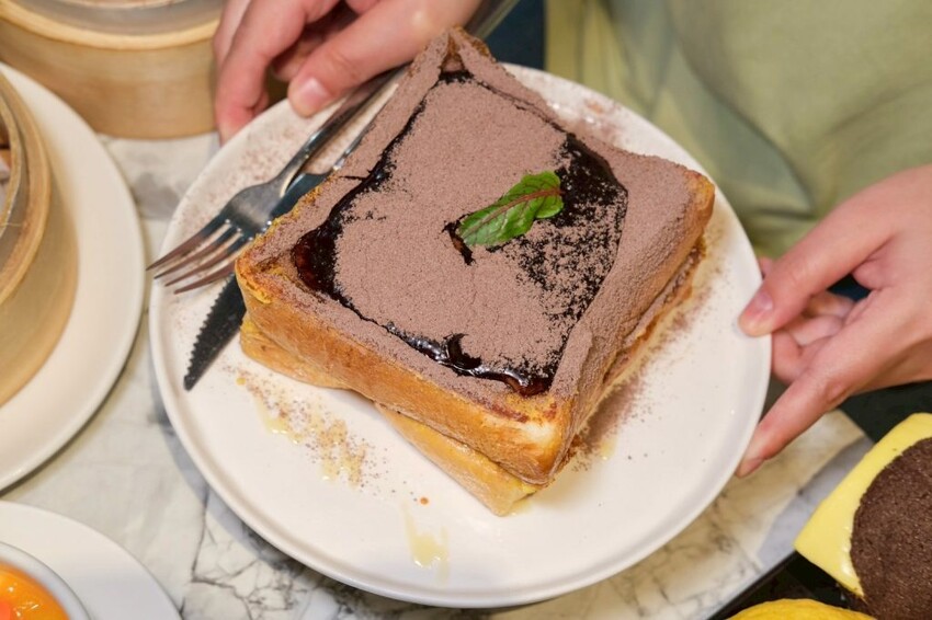 荷李活茶街 HOLLYWOOD STREET｜台北東區排隊創意港式料理，在Threads上爆紅的珍珠漏奶華! - 肉依小姐吃什麼