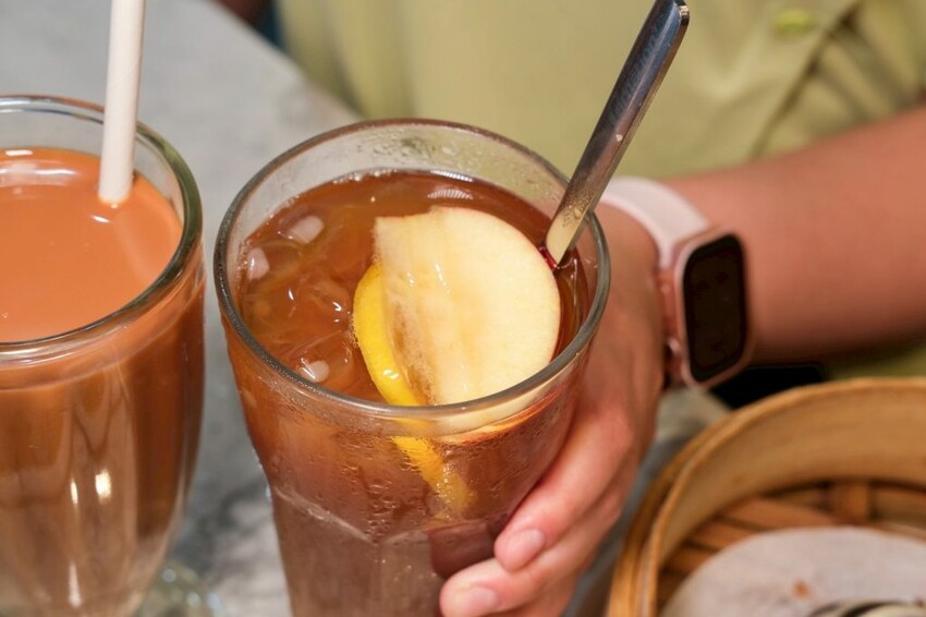 荷李活茶街 HOLLYWOOD STREET｜台北東區排隊創意港式料理，在Threads上爆紅的珍珠漏奶華! - 肉依小姐吃什麼