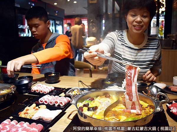 蒙古紅蒙古火鍋31-長長的肉片.JPG