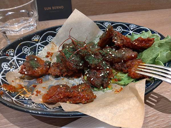 【新竹美食】SUN BERNO光焙若蔬食｜寫蔬計畫011｜被路人頻頻側目的韓式炸雞！新竹巨城美食 / 巨城蔬食