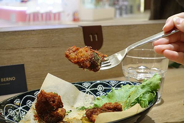 【新竹美食】SUN BERNO光焙若蔬食｜寫蔬計畫011｜被路人頻頻側目的韓式炸雞！新竹巨城美食 / 巨城蔬食