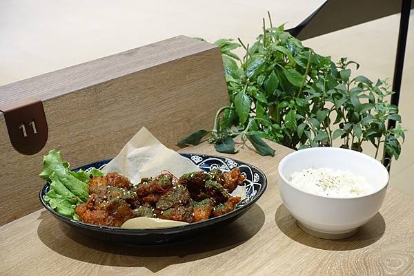 【新竹美食】SUN BERNO光焙若蔬食｜寫蔬計畫011｜被路人頻頻側目的韓式炸雞！新竹巨城美食 / 巨城蔬食