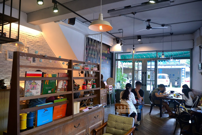 老屋文青風新埔早午餐,炸豬排有專賣店水準,烏龍麵、蔥抓餅