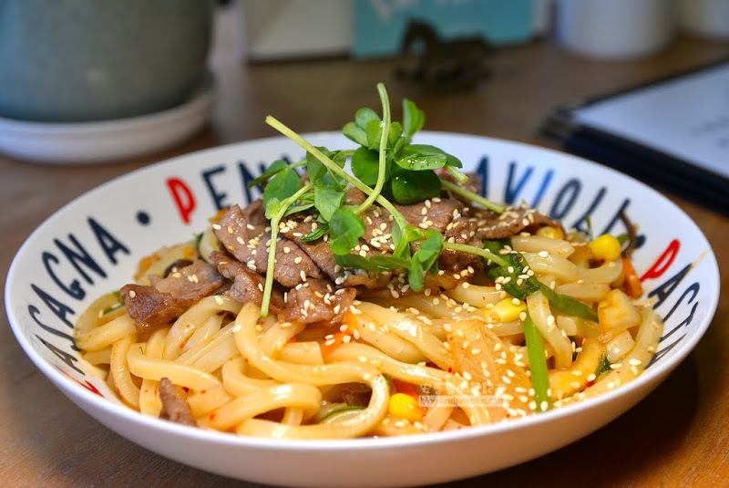 老屋文青風新埔早午餐,炸豬排有專賣店水準,烏龍麵、蔥抓餅