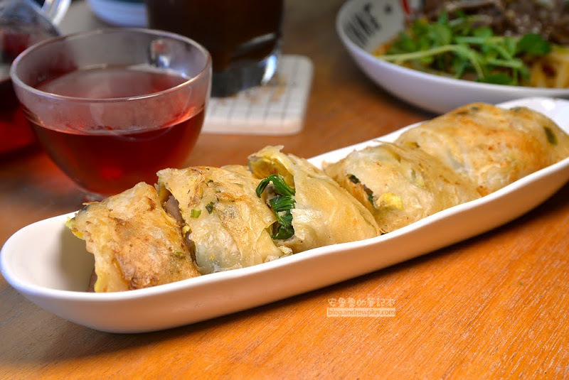 老屋文青風新埔早午餐,炸豬排有專賣店水準,烏龍麵、蔥抓餅