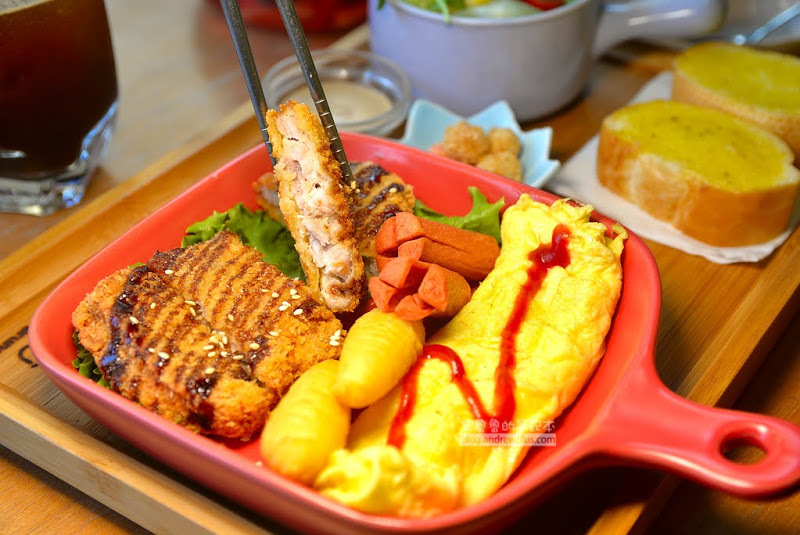 老屋文青風新埔早午餐,炸豬排有專賣店水準,烏龍麵、蔥抓餅