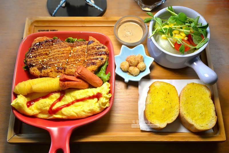 老屋文青風新埔早午餐,炸豬排有專賣店水準,烏龍麵、蔥抓餅