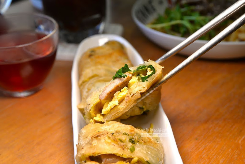 老屋文青風新埔早午餐,炸豬排有專賣店水準,烏龍麵、蔥抓餅