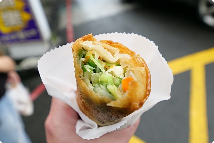 三星美食⎪阿琴春捲。明星商品全都來一輪，美味到停不下來炸春捲、炸地瓜餅、炸甜米糕、炸蘿蔔糕，市場內的銅板美食！ @捲捲頭 Wonderful 品味。生活
