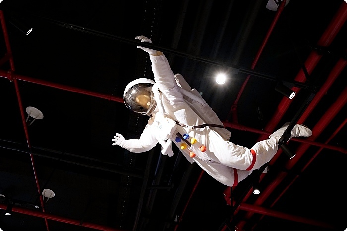 台南景點⎪萬國通路創意觀光工廠。巨大行李網美牆、DIY彩色行李箱,走進世界光廊互動拍照!台南熱門打卡景點。 @捲捲頭 Wonderful 品味。生活 台南景點⎪萬國通路創意觀光工廠。巨大行李網美牆、DIY彩色行李箱,走進世界光廊互動拍照!台南熱門打卡景點。 @捲捲頭 Wonderful 品味。生活