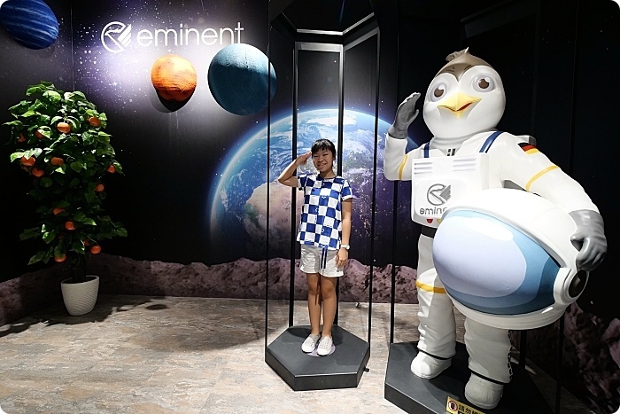 台南景點⎪萬國通路創意觀光工廠。巨大行李網美牆、DIY彩色行李箱,走進世界光廊互動拍照!台南熱門打卡景點。 @捲捲頭 Wonderful 品味。生活 台南景點⎪萬國通路創意觀光工廠。巨大行李網美牆、DIY彩色行李箱,走進世界光廊互動拍照!台南熱門打卡景點。 @捲捲頭 Wonderful 品味。生活