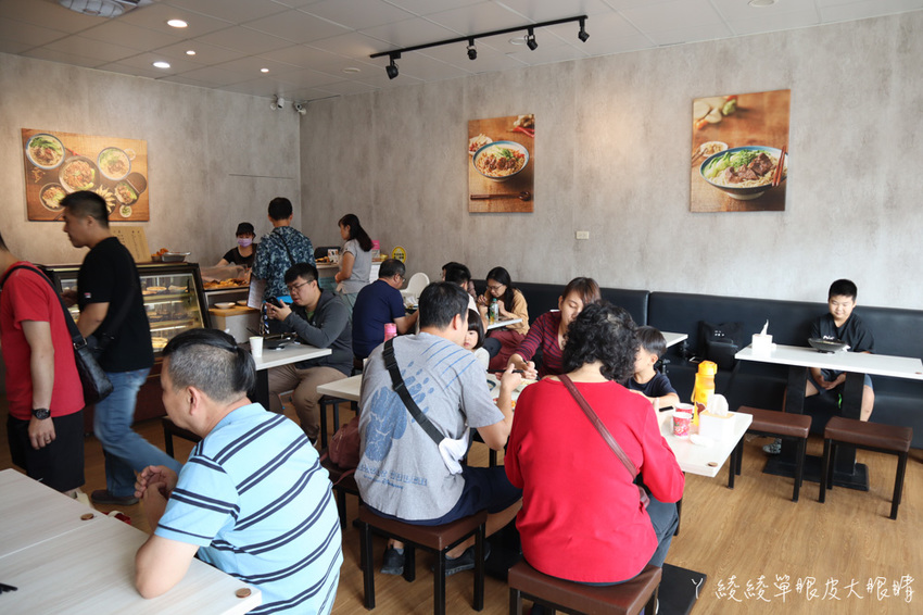 最便宜一碗牛肉麵只要九十元!竹東超人氣牛肉麵店還有自助咖啡機!新竹美食小吃推薦牛太鉉牛肉麵館