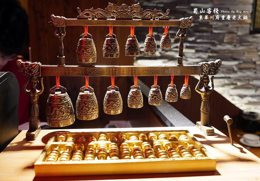 【台北美食】蜀山客棧-東華川府重慶老火鍋.50盎司肉山多多霸氣又好吃!