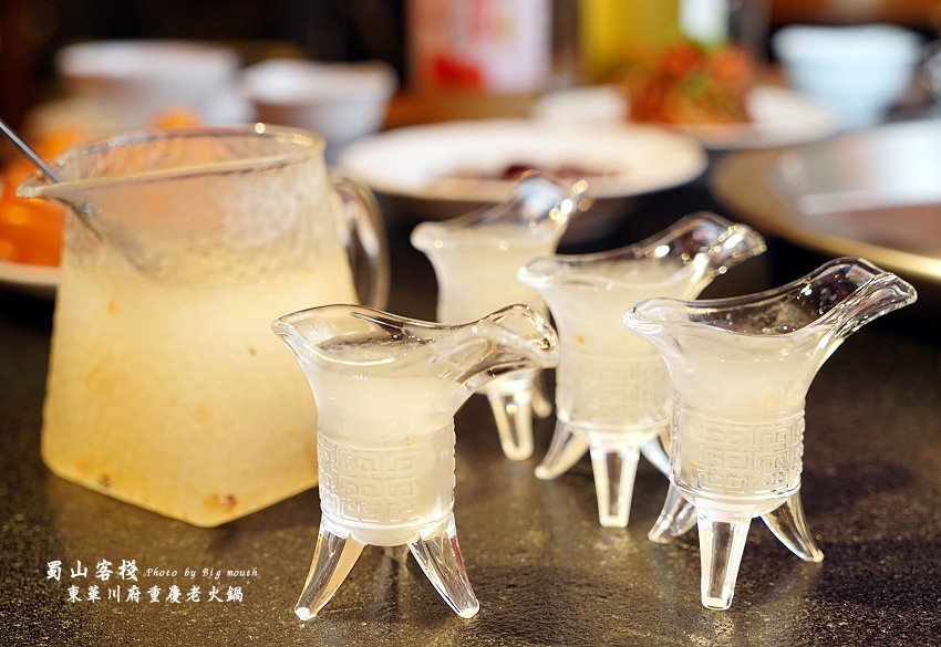 【台北美食】蜀山客棧-東華川府重慶老火鍋.50盎司肉山多多霸氣又好吃!