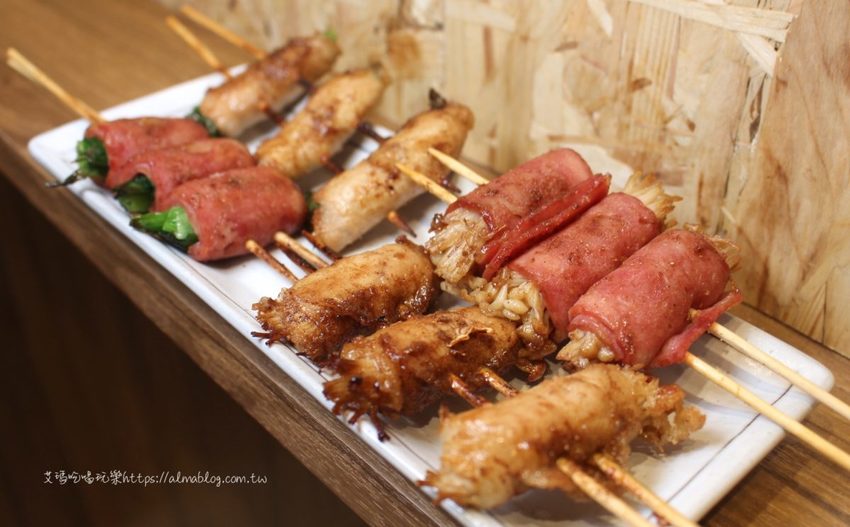 〖艾烤肉 i barbecue〗中原新開幕!台中上來的漢方串燒店.傳聞一甲子五代秘傳醬汁.豆包吃起來像千層派