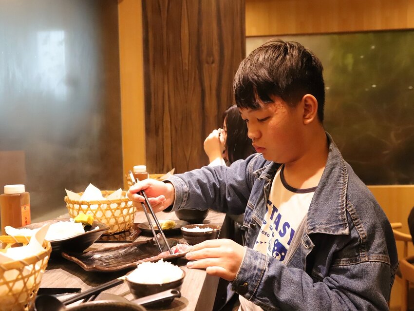 source: imgur.com 台南南區火鍋必吃 - 食光鍋客 嚴選食材 高CP值 藥膳養身 精緻個人紙火鍋