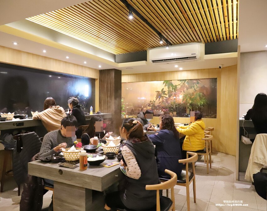 source: imgur.com 台南南區火鍋必吃 - 食光鍋客 嚴選食材 高CP值 藥膳養身 精緻個人紙火鍋