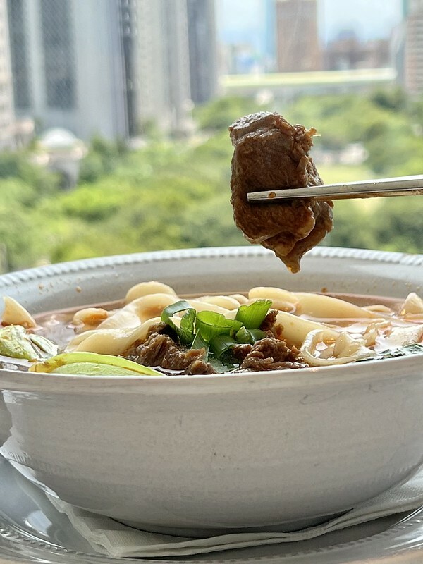 【台灣，台中市，西屯區】坐擁豪宅視野的堁夏咖啡 Café Crotchet。（台中咖啡廳/台中國家歌劇院美食A