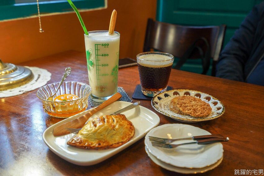 花蓮50年老屋咖啡廳擺滿懷舊古物 2樓風格超清新 雨田一二樓 真心好拍 文青必點日式布丁 蘋果派 手沖咖啡