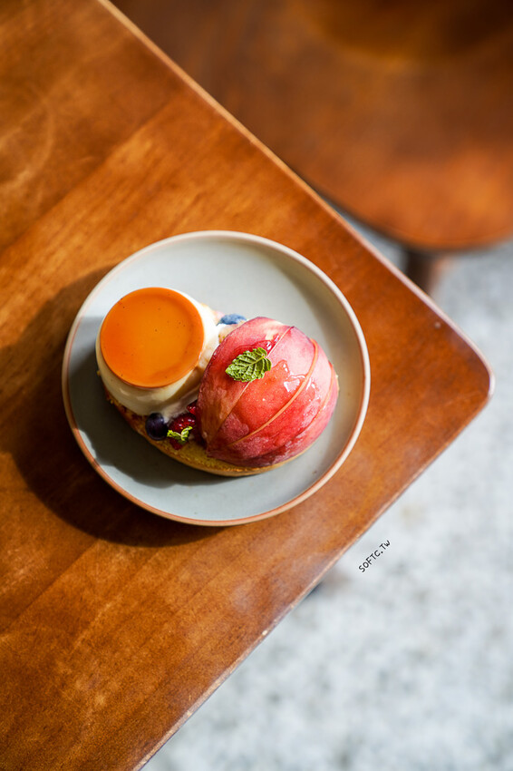 透天厝老宅基隆咖啡廳「閑閑」超推甜點布丁蛋糕!正濱漁港咖啡廳推薦