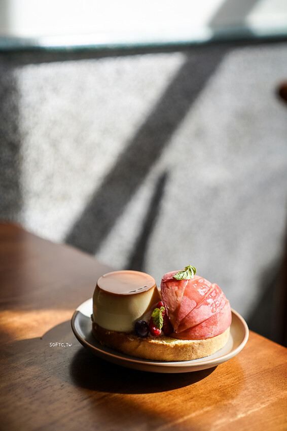 透天厝老宅基隆咖啡廳「閑閑」超推甜點布丁蛋糕!正濱漁港咖啡廳推薦