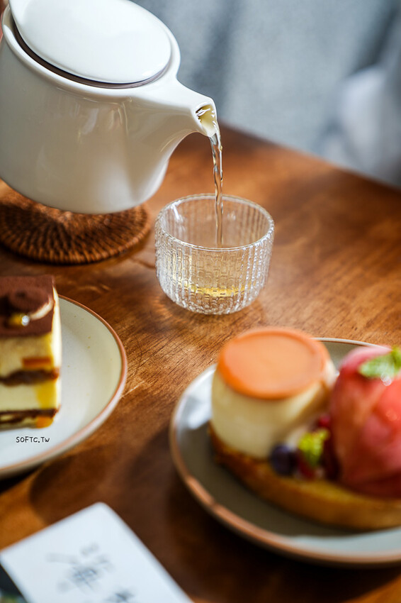 透天厝老宅基隆咖啡廳「閑閑」超推甜點布丁蛋糕!正濱漁港咖啡廳推薦