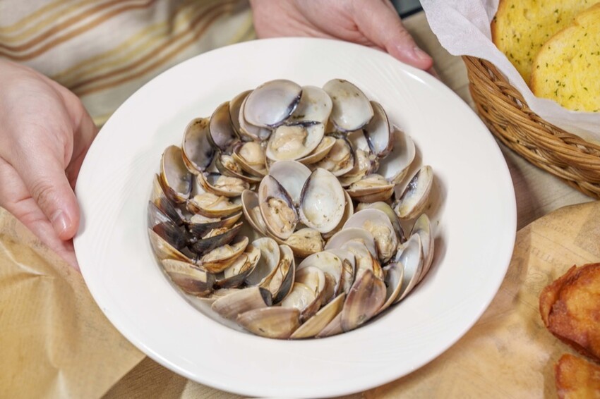 台北美食 瀧厚炙燒熟成牛排｜雙主餐一次滿足！質感平價牛排大份量開箱，肉控絕不能錯過！