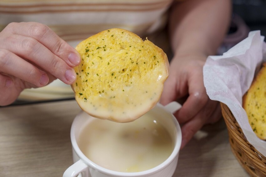 台北美食 瀧厚炙燒熟成牛排｜雙主餐一次滿足！質感平價牛排大份量開箱，肉控絕不能錯過！