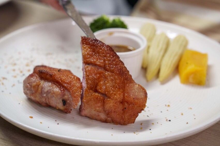 台北美食 瀧厚炙燒熟成牛排｜雙主餐一次滿足！質感平價牛排大份量開箱，肉控絕不能錯過！