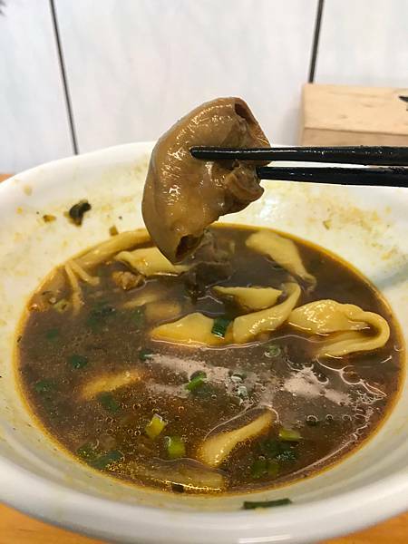 （三和國中）低調牛肉麵小店 獨特牛滷肉飯 紅燒牛肉麵 香噴噴不加味素的天然美味-二木牛肉麵