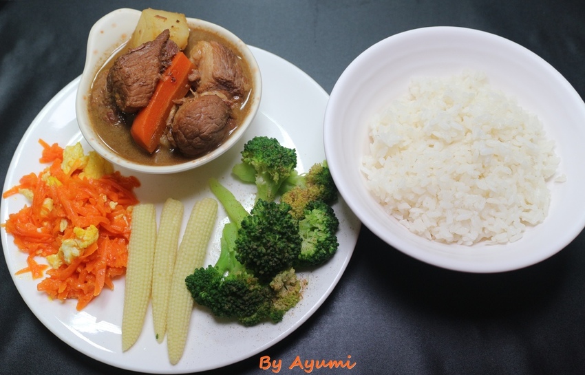 馬鈴薯燉肉飯70元.JPG 馬鈴薯燉肉飯70元.JPG