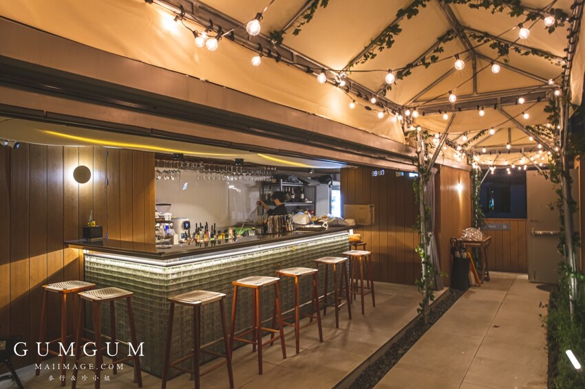 台北內湖美食｜GUMGUM NOT ONLY BEER & WINGS 雞翅啤酒吧內科店～內湖最美的戶外露營風餐酒館、超美的森林