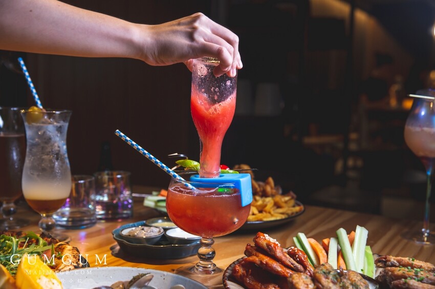 台北內湖美食｜GUMGUM NOT ONLY BEER & WINGS 雞翅啤酒吧內科店～內湖最美的戶外露營風餐酒館、超美的森林