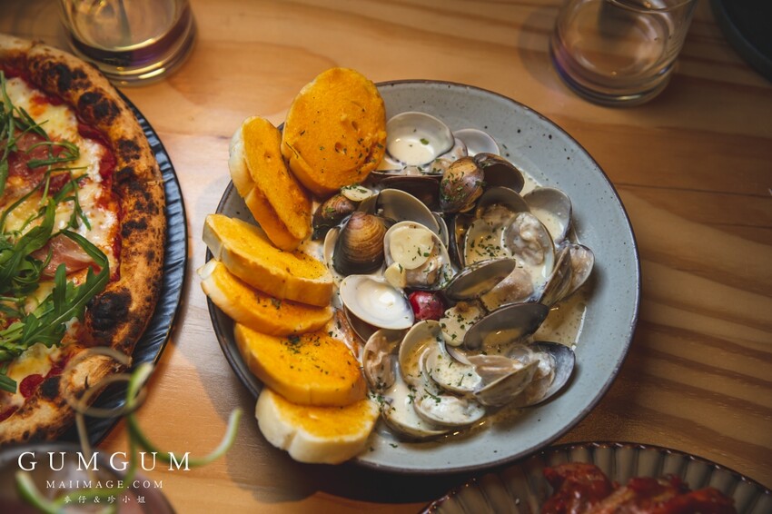 台北內湖美食｜GUMGUM NOT ONLY BEER & WINGS 雞翅啤酒吧內科店～內湖最美的戶外露營風餐酒館、超美的森林