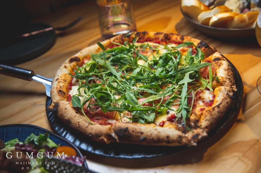 台北內湖美食｜GUMGUM NOT ONLY BEER & WINGS 雞翅啤酒吧內科店～內湖最美的戶外露營風餐酒館、超美的森林