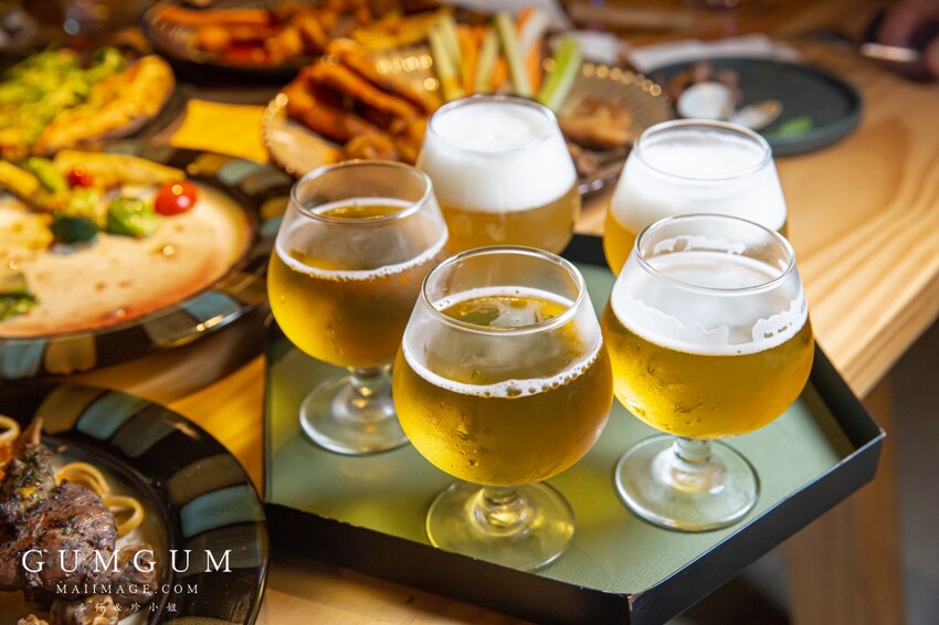 台北內湖美食｜GUMGUM NOT ONLY BEER & WINGS 雞翅啤酒吧內科店～內湖最美的戶外露營風餐酒館、超美的森林