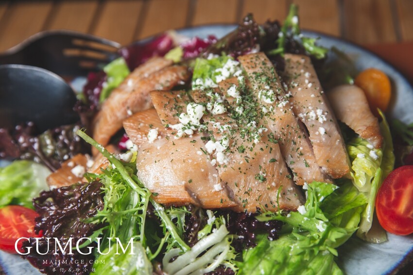 台北內湖美食｜GUMGUM NOT ONLY BEER & WINGS 雞翅啤酒吧內科店～內湖最美的戶外露營風餐酒館、超美的森林