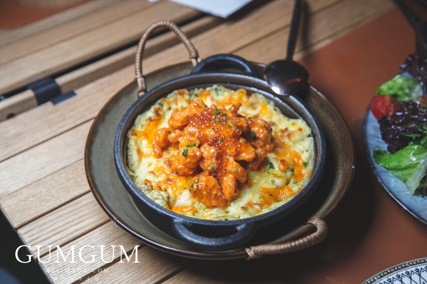 台北內湖美食｜GUMGUM NOT ONLY BEER & WINGS 雞翅啤酒吧內科店～內湖最美的戶外露營風餐酒館、超美的森林