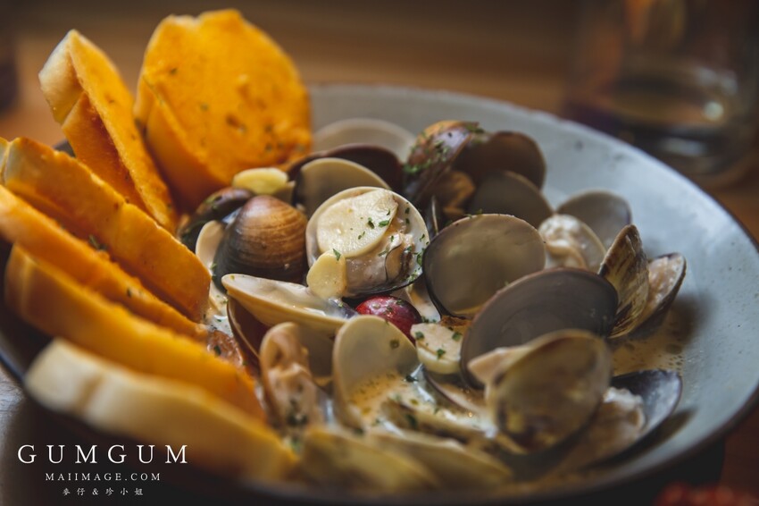 台北內湖美食｜GUMGUM NOT ONLY BEER & WINGS 雞翅啤酒吧內科店～內湖最美的戶外露營風餐酒館、超美的森林